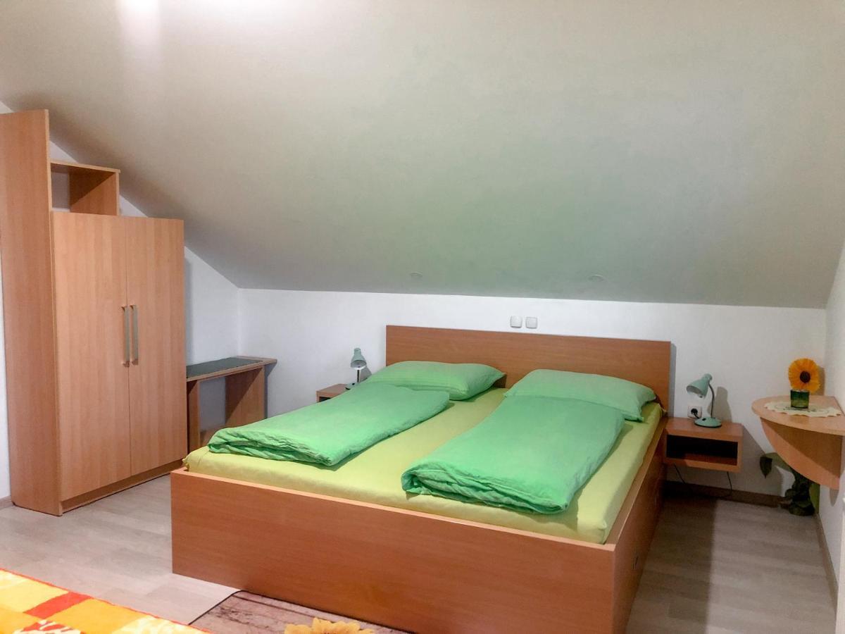 Soncnica Apartment *